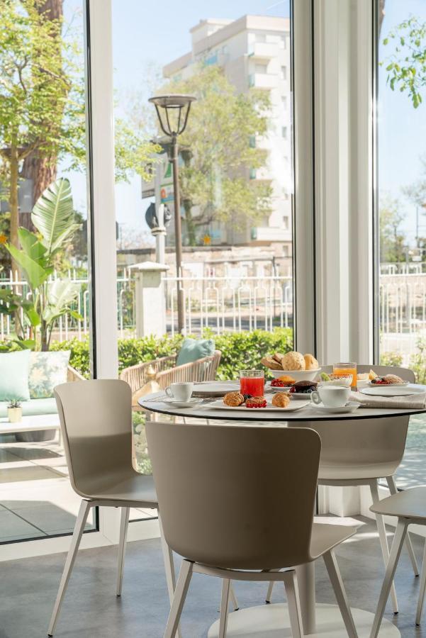 Hotel Embassy Риччоне Экстерьер фото